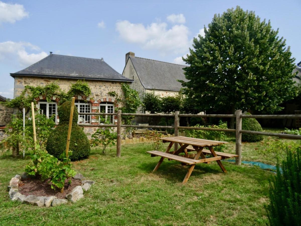Bed and Breakfast Manoir De La Grand'Cour Soulgé-sur-ouette Exterior foto